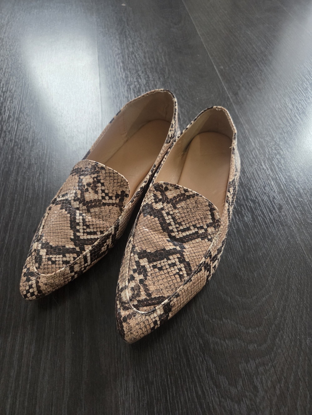 SHEIN Beige and Black Snake-Print Pointed Loafers